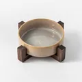 Japanse stijl keramische voerbak voor huisdieren met een donkere houten standaard - Ovengeglazuurd Grijs Waterbak Met Enkele Standaard / Middelgroot