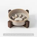 Langsamer Futternapf aus Keramik mit Pfoten-Design und dunklem Holzständer - Langsamnapf + Einzelständer / Ofengrau
