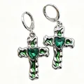Gothic Silber Kreuz Ohrringe mit grünem Herz-Edelstein und Emaille-Verzierung. - Ohrringe / Grün