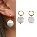 Élégantes boucles d'oreilles pendantes en perles baroques rondes et or 18 carats - Style Perle Baroque Circulaire