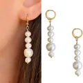 Boucles d'oreilles pendantes en or 18 carats avec perles baroques naturelles et anneau - Style Long Baroque à Tailles Mixtes