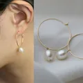 Élégantes boucles d'oreilles créoles perles baroques en acier titane plaqué or 18k. - Style Créole à Perle en Acier Titane