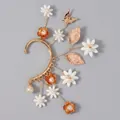 Elegante ear cuff dorato fatto a mano con fiori bianchi, perle e ciondoli a farfalla - Orecchino a Fascia con Ramo Semplice Oro (ERS-J4313G) / Oro