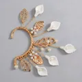 Polsino auricolare dorato a mano con eleganti perle bianche e dettagli floreali in strass - Orecchino a Fascia con Foglia di Perla Artificiale Oro (ERS-J4315G) / Oro
