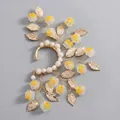 Polsino dell'orecchio vintage in stile cinese fatto a mano con perle e fiori gialli - Orecchino a Fascia Socialite con Perla Artificiale Oro (ERS-J4267G) / Oro