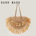 Handgefertigte minimalistische gewebte Raffia-Schultertasche mit Fransen für den Strand - Camel