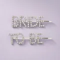 Set de barrettes à cheveux Bride To Be en strass argentés pour accessoires mariée - Pinces à cheveux argentées polyvalentes HS-J6684S avec chaîne à griffes