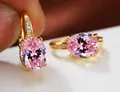 Elegante vergoldete Creolen mit großem ovalem rosa Edelstein und Zirkonia-Akzenten - Vergoldeter Rosa Zirkon