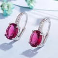 Elegante silberne Ohrringe mit ovalem rosa Zirkon und funkelnden Kristallakzenten - Weißgold Mit Rosenrotem Zirkon