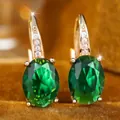 Exquisite goldfarbene Ohrhänger mit ovalen grünen AAA-Zirkonia Schmucksteinen - Gold Grün Zirkonia