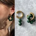 Eleganti orecchini a cerchio dorati con perle marmorizzate verde scuro da donna - Stile Pendente Pietra Verde