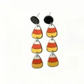Detailansicht der Halloween Candy Corn Ohrringe aus Acryl mit drei hängenden Segmenten - Zuckermais Stil (N87)