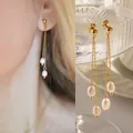 Eleganti orecchini pendenti con perle d'acqua dolce naturali placcati in oro 18K gold. - Taglia unica / Orecchini con nappine a doppia catena