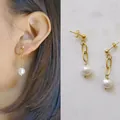 Eleganti orecchini a pendente con perla d'acqua dolce naturale placcati in oro 18 carati - Taglia unica / Orecchini a catena con singola perla