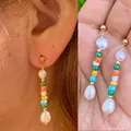 Boucles d'oreilles pendantes artisanales en perles de rocaille colorées et perles d'eau douce - Couleur de Bonbon Arc-en-ciel