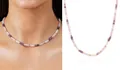 Primer plano de collar de cuentas de piedra natural con cuentas cilíndricas moradas y rosas - Collar de mezcla púrpura y blanca / 38+5cm