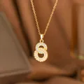 Elegante goldfarbene Halskette mit taillenförmigem Anhänger und Zirkonia Steinen - Langer Balken Zahl Acht (9252)