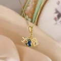 Collier doré avec breloques de voyage : avion, globe bleu et étiquette de passeport cœur. - Style Lettres Voyage Mondial / Or