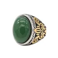 Vintage Herrenring aus Titanstahl mit einem großen, glänzenden ovalen grünen Edelstein - Bicolor Grüner Stein