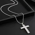 Luxueux collier croix en acier titane argenté pour hommes avec incrustation de strass brillants. - Collier Croix Strass 3D (L777-A)