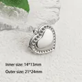 Dettaglio macro del medaglione a cuore in acciaio inox con dimensioni interne ed esterne. - Cuore con Perline (YY035) / Argento