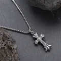 Collier avec pendentif croix gothique vintage en acier inoxydable argenté et chaîne box - Collier Croix Gravée Gothique (L729-A)