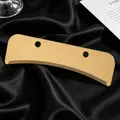 Goldener Metallkamm für die Tierpflege auf schwarzem Satinhintergrund - Ersatzklinge für Pflegekamm (KC Gold)