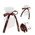 Kleine weiße papiergeschenkbox in vasenform mit brauner satinschleife für süßigkeiten - 50 Stück / Weiß