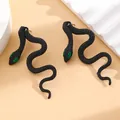 Orecchini a perno a forma di serpente nero con occhi verdi dal design molto moderno - Bottone a Serpente Nero Lucido (9240)