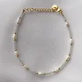 Bracelet élégant en perles d'eau douce naturelles et pierres grises avec fermoir doré - Pierre facettée grise et perle (Bracelet Dd) / 17+3cm