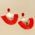 Pendientes retro de borlas rojas en forma de abanico con detalle de concha dorada - Rojo