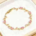 Elegante pulsera de vid dorada con piedras rosas brillantes y diseño floral - Estilo de Diamante de Imitación Rosa de Rosa de Vid (WG-1351) / Oro y Rosa