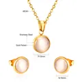 Détail montrant le pendentif œil de chat 12mm et les boucles 10mm en acier doré. - SE229701G (Œil de chat blanc)