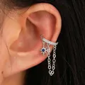 Elegante pendiente de clip estrella plateado con circón azul y detalle de cadena. - Estilo Borla Estrella Strass Azul (A-1260)