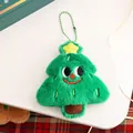 Schattige groene pluche kerstboom sleutelhanger met geborduurd lachend gezichtje erop - Christmas pendant [christmas tree] / Individuele Verpakking