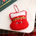 Schattige pluche rode kerstsok sleutelhanger met een vrolijk geborduurd gezichtje - Christmas pendant [socks] / Individuele Verpakking