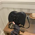 Bolso de hombro gótico negro con forma de corazón y alas de murciélago para Halloween - Negro