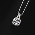 Elegante Halskette mit funkelndem quadratischem Anhänger und Brilliantschliff - Halskette / Silber