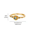 Vue détaillée des dimensions d'une bague ouverte dorée 18K ornée d'une zircone bleue - G9028342 (Cuivre)