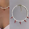 Collier ras du cou en perles d'eau douce avec des breloques piment en verre rouge - 38+5cm / Collier ras du cou en perles de piment en verre de lampe rouge (style mince)