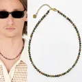 Collar de cuentas de piedra natural de colores para hombre con cierre dorado estilo boho. - Patchwork Multicolor