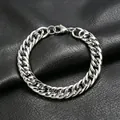 Detailansicht eines dicken silberfarbenen Titanstahl-Kettenarmbands auf Lederhintergrund. - Dicke Panzerkette (DYB65S) / PT900 / 22cm / Silber