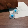 Elegante vintage zilveren bloem oorknopjes met ronde blauwe turquoise stenen - Bloem Roos Stijl (E3166) / Zilver