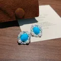 Elegante vintage zilveren oorknopjes met blauw turkoois centrum en parelaccenten - Ovale Parel Hennep Rand Stijl (E3165) / Zilver