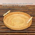 Bandeja de frutas redonda de ratán vietnamita grande con asas de madera, 28 cm de diámetro - Bandeja de Frutas con Asa / Grande (28x3cm)