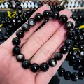 Primer plano detallado de pulsera de obsidiana plateada natural con efecto ojo de gato - Bucle Único (Aprox. 23 Cuentas) / 8mm / Grado 2 doble ojo