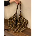 Grand sac hobo vintage en toile à carreaux avec un design décontracté pour femme - Style Cabas à Carreaux (8593) / Jaune
