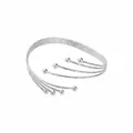 Bracelet de bras ouvert argenté multicouche élégant avec extrémités sphériques polies - B3732