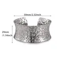 Vue détaillée des dimensions d'un large bracelet manchette en acier inoxydable texturé - Style de Texture de Fleur Géométrique (B2259P)