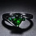 Modischer Damenring mit herzförmigem grünem Zirkonia und schwarzem Band, elegant - Größe 7 / Schwarzgold Smaragd Zirkonia